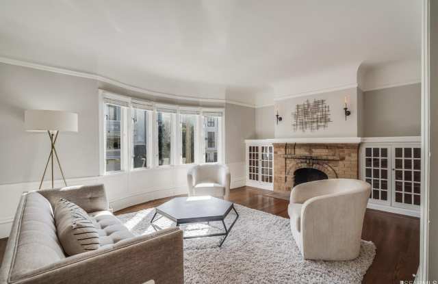 Fabulous 5bd/3ba two-level unit with backyard and elevator - 131 Mallorca Way, San Francisco, CA 94123