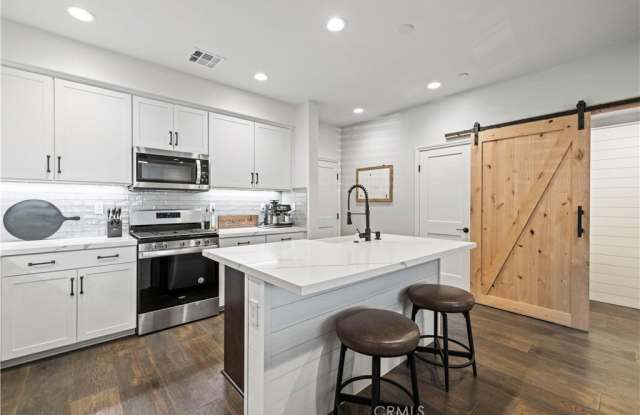 212 Red Brick