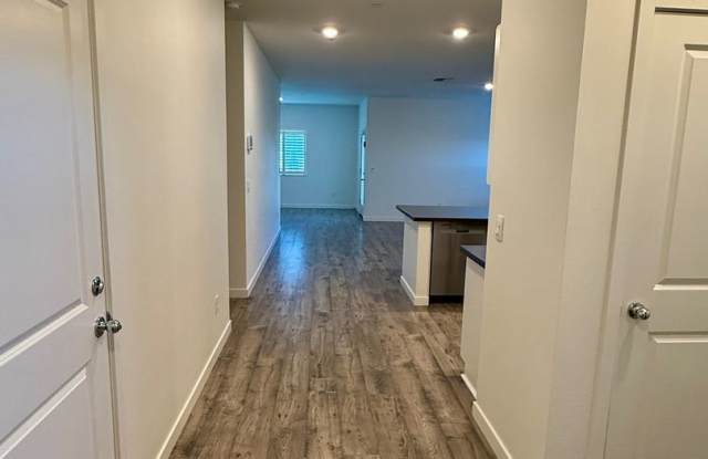 Beautiful 3 bedroom 2 bath w/Pool available in Orland!