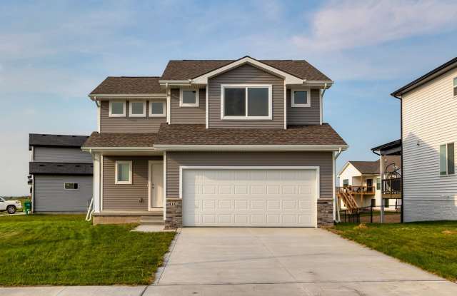 "Prime Living: A Spacious Haven with Fenced Backyard in Ankeny's Finest New Construction"
