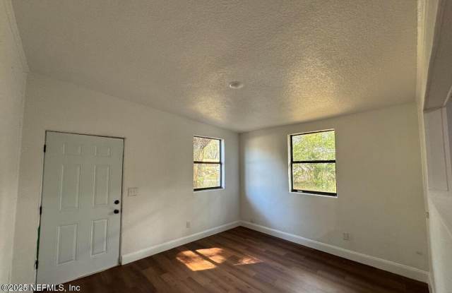 1656 WINTHROP Street