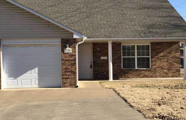 2733 E 4th Street