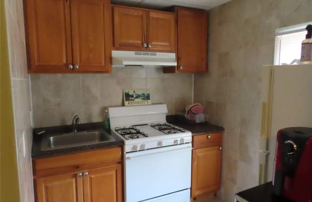 33 Deer Park Avenue unit: 27 C