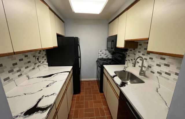 9815 HELLINGLY Place unit: 75