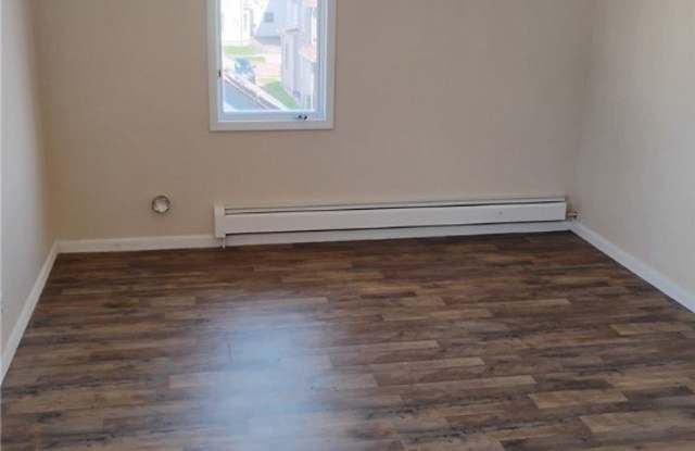 232 Birchwood #5 Avenue