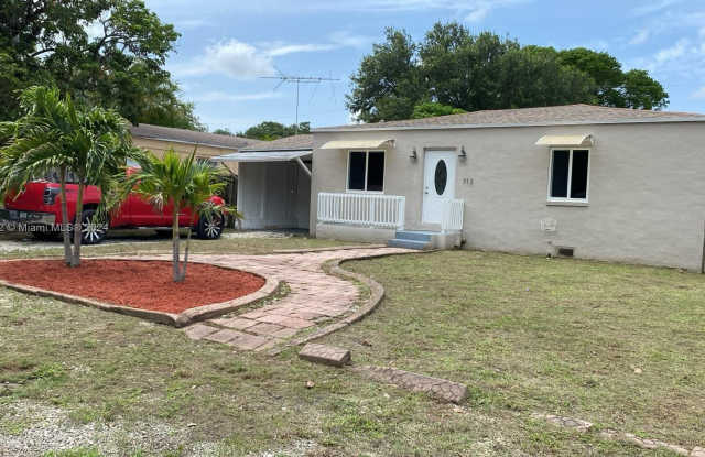 713 SW 10th St