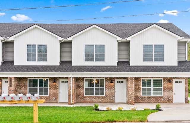 Close to downtown Clarksville! 2 Bed/2.5 Bath townhouse!