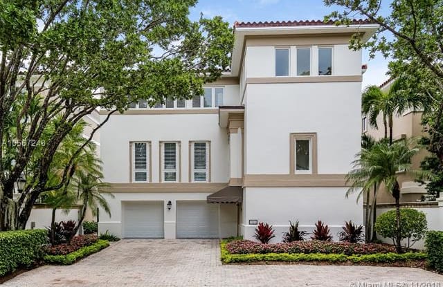 3520 Bayshore Villas Dr - 3520 Bayshore Villas Drive, Miami, FL 33133