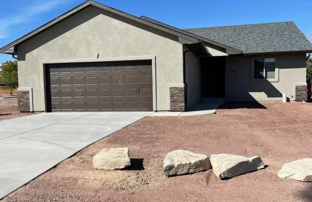 107 E Calico Dr