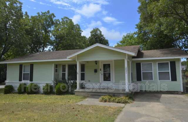Photo of 2021 Travis Street