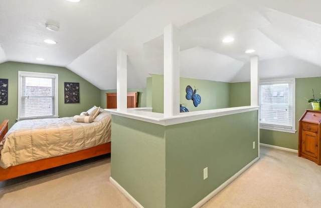 5651 N Green Bay Ave