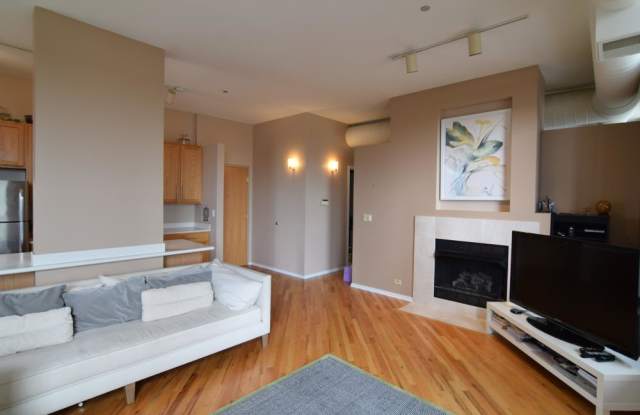 Photo of 910 S Michigan Ave