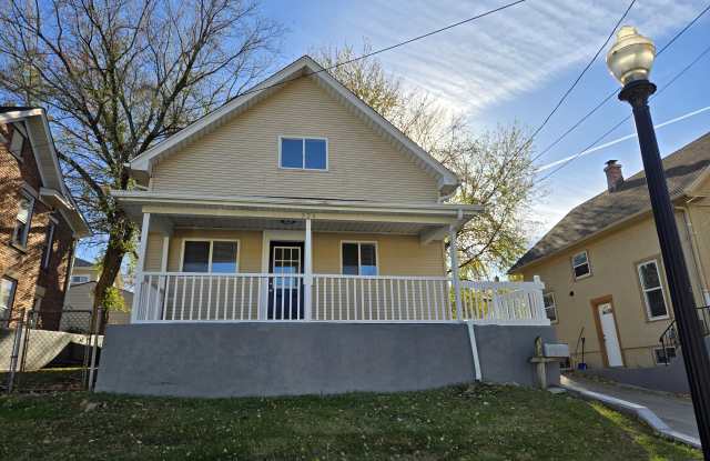 Photo of 324 Rosewood Avenue