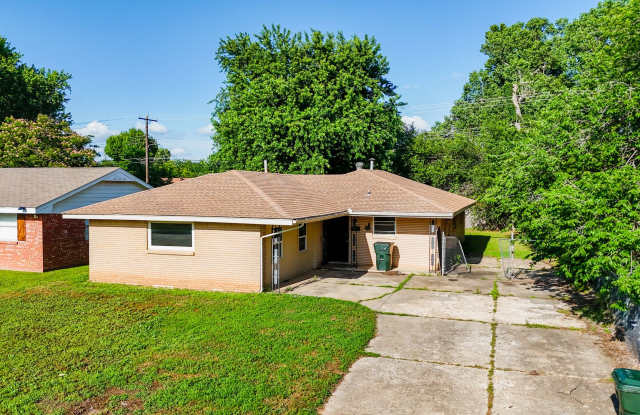 Cozy 5 Bed 1 Bath Retreat! DEPOSIT SPECIAL!! $200 OFF DEPOSIT!