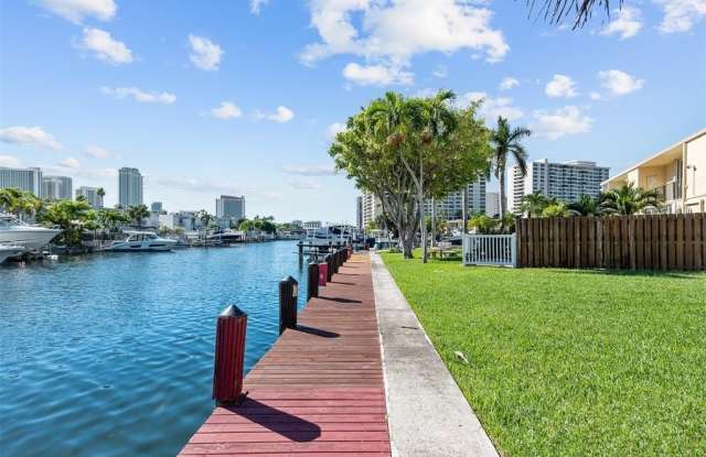 Photo of 822 NE 25th Ave