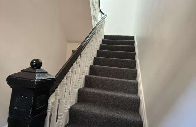 212 W 6th Street unit: 2