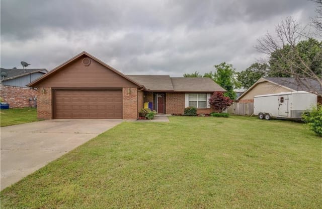 4435 Chaparral LN - 4435 West Chaparral Lane, Fayetteville, AR 72704