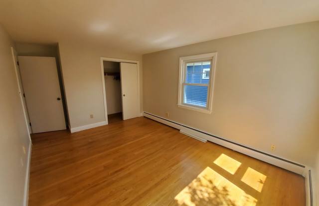 Photo of Spacious 3 Bd 2 Bath Condo near Alewife T in Arlington