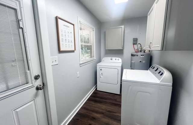 Beautiful 3 Bedroom Near Campus