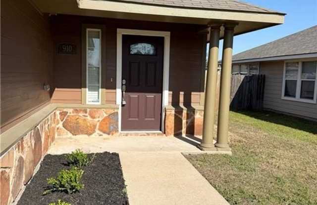 910 Crested Point Drive