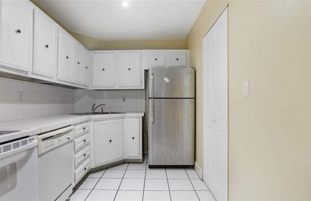 3123 OAKLAND SHORES DR