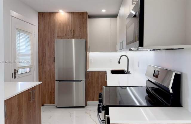 Photo of 3301 N Country Club Dr