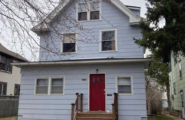 Photo of Large 6 Bedroom in Saint Paul- June 2024~ Close by Several Universities No Pet Rent Special!