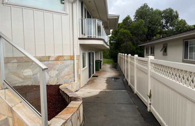 Large one bedroom (ground floor of a single family home in Royal Summit) - Avail now!