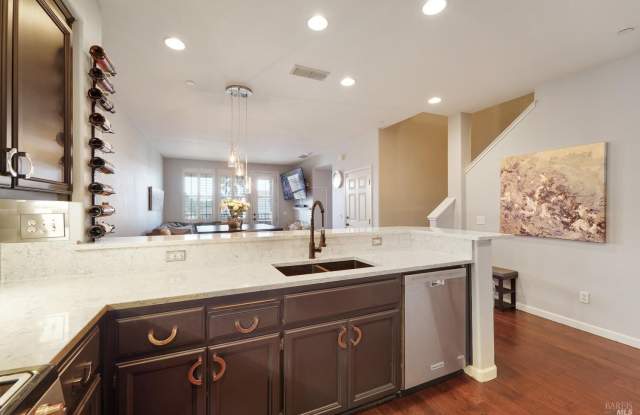 2931 Edgewater Drive