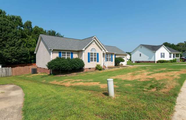 Adorable 3 Bedroom Ranch Home with Large Fenced in Yard! Fuquay Varina-Available August 10th! photos photos