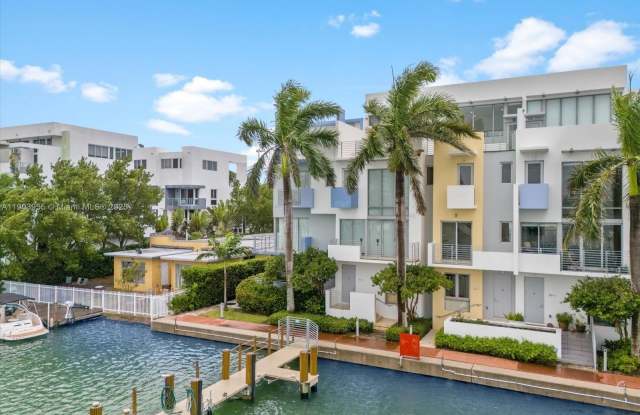 Photo of 155 N Shore Dr