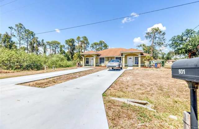 929 Meadow Rd - 929 Meadow Road, Lehigh Acres, FL 33973