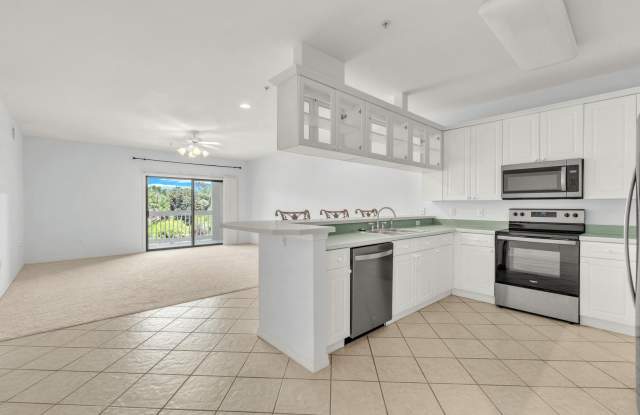 Gorgeous Condo in Niceville!! Bluewater Bay Living at its BEST!!