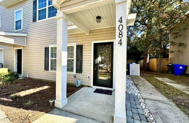3/3 Townhome in West of the Ashley!