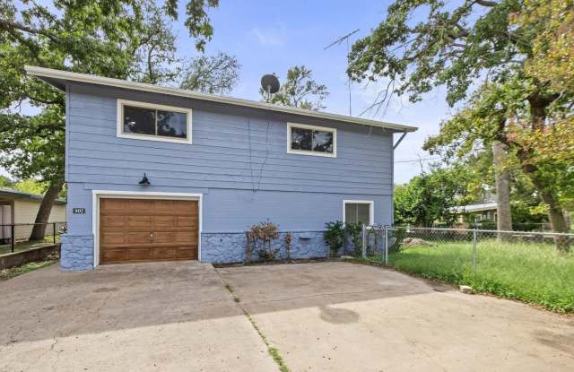 902 902 Sherwood Forest