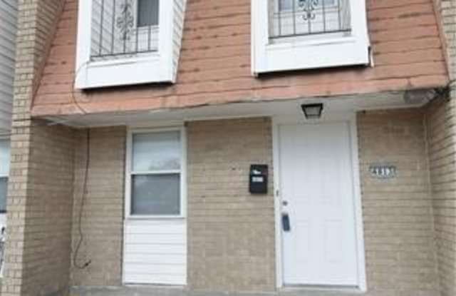 4813 W NAPOLEON Avenue