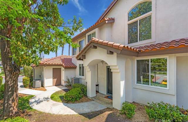 Photo of 2 Via Entrada