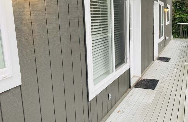 226 Farragut Avenue North