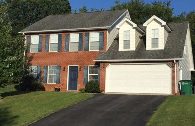 4 Bedroom 2.5 Half Bath House with 2 Car Garage