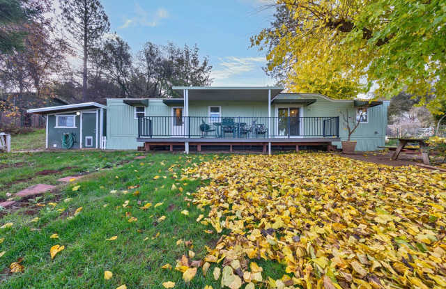 Cozy 1 Bedroom ADU With Stunning Pasture  Pond Views in Rescue!