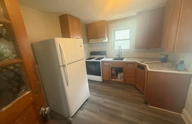 609 South Valley Avenue - B