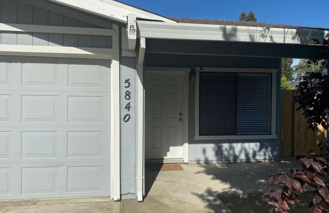 Spacious 2bd/2ba Fair Oaks Duplex with Garage