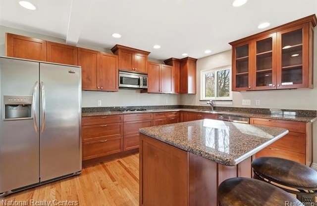 5595 Birdview Heights