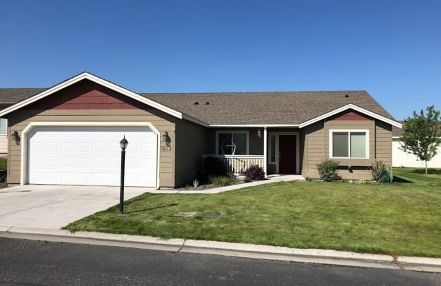 1653 Larkspur Dr - 1653 Larkspur Dr, Richland, WA 99352