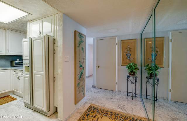 3051 S Atlantic Avenue unit: W040