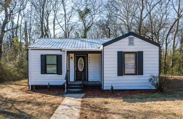 Super Cute  Private Hueytown Home Tucked Away on a Quiet Cul-de-Sac