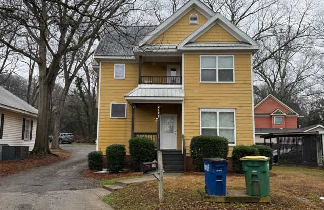 4 Bedroom Downtown Beauty!