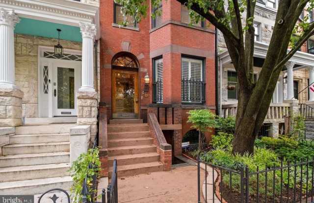 Photo of 1120 E CAPITOL Street NE