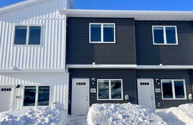 Townhome 2 Blocks from Legacy High School!