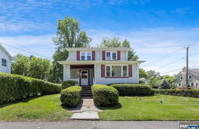 135 E Linden Avenue